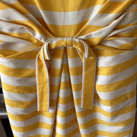 Kate Spade yellow and white striped dress with front bow accent. Size 6. - Picture 3 of 8
